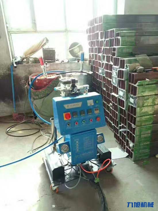 聚氨酯發泡時發泡劑對環境有什么要求(圖2) 聚氨酯發泡時發泡劑對環境有什么要求(圖2)