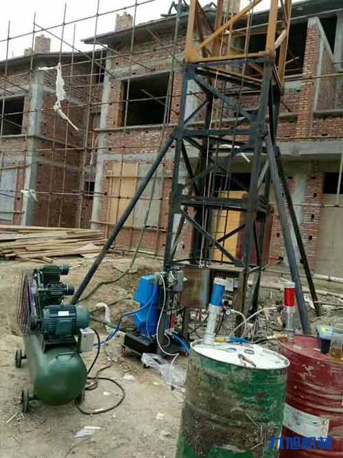 便攜聚氨酯噴涂機(jī)外墻噴涂保溫施工