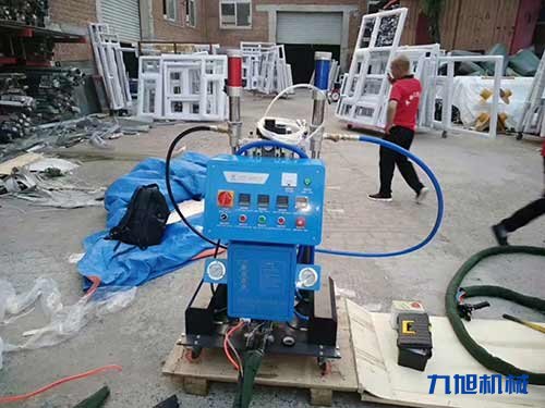 噴涂聚氨酯機(jī)械